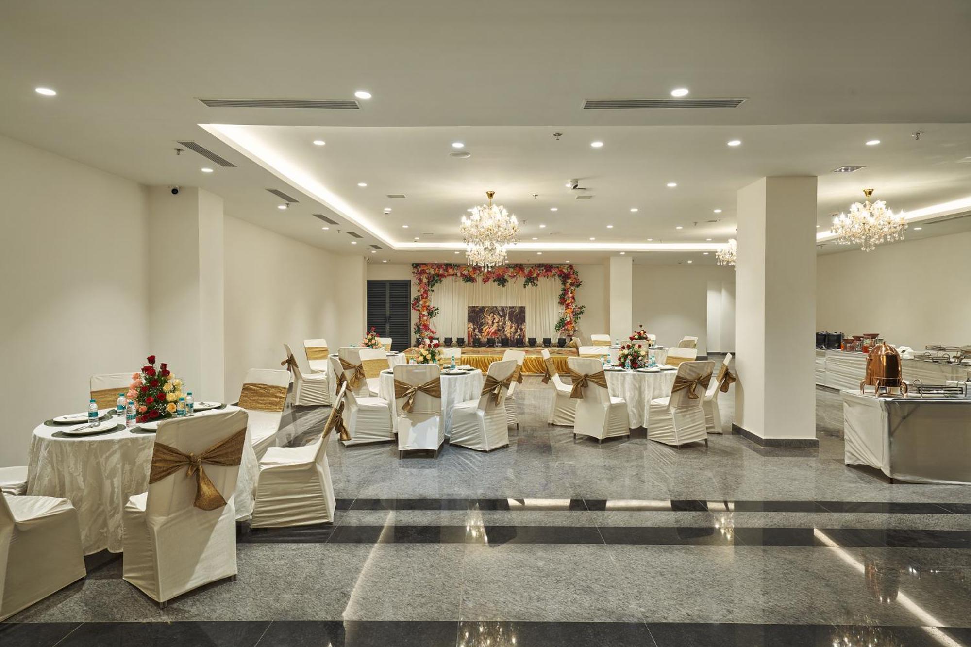 Triptam Vrindāvan Exterior foto
